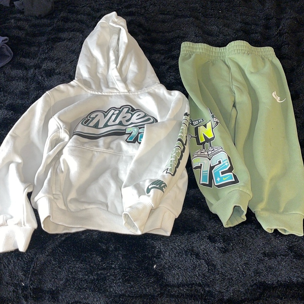 Nike Boys 4 XS 3-4 YRS 2 pc Hood Sweatsuit Green/White/Black Long Sleeve Pockets